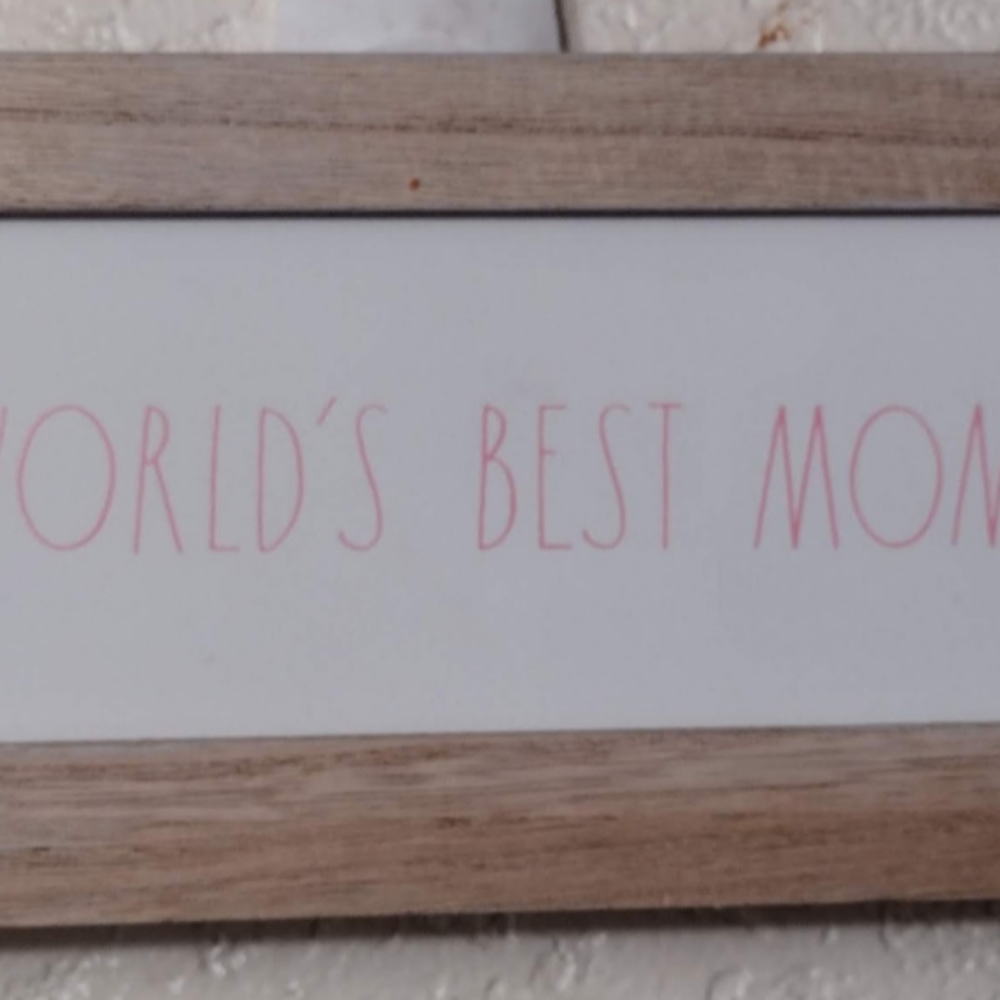 Rae Dunn "WORLDS BEST MOM" Wall Decor